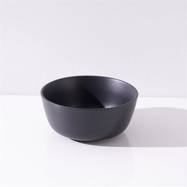 Artisanal black ceramic bowls for your home