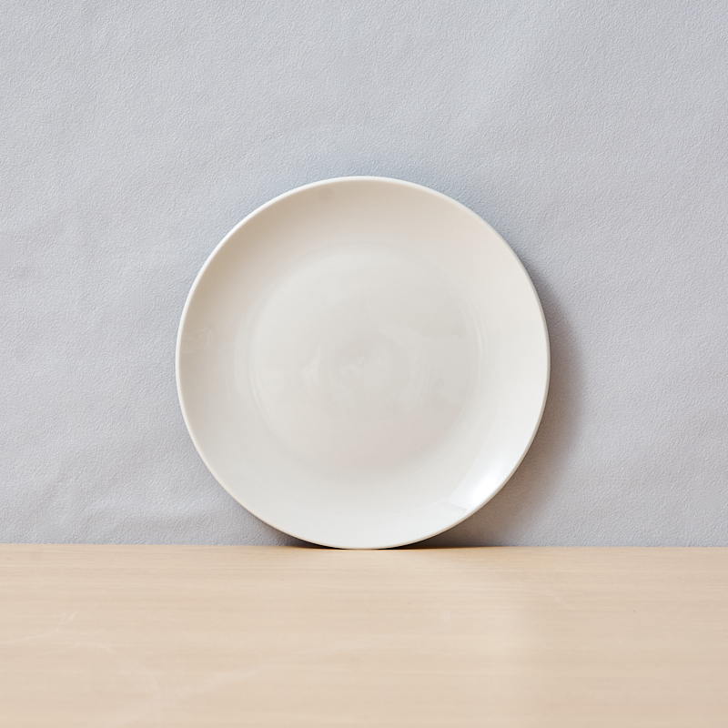 Minimalist Vintage Dinnerware Set 12-Piece White Porcelain Plates Bulk Price for Home & Restaurant factory