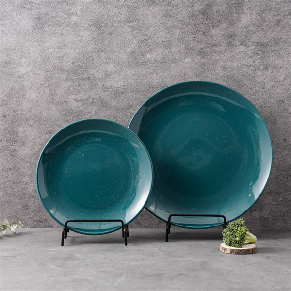Add a touch of sophistication to your table with a porcelain dishes se
