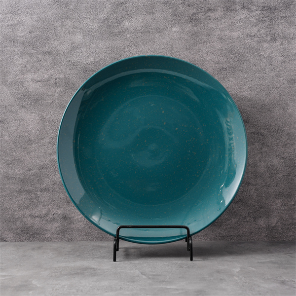 Transform your meals with elegant wholesale porcelain plates