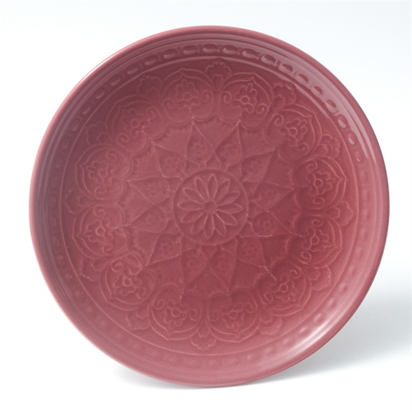 Add a touch of elegance to your table setting with a ceramic serving plate