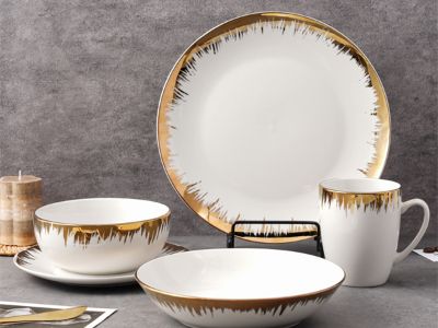 Golden Plates for Photography: Stylish Props for Food Bloggers and Influencers