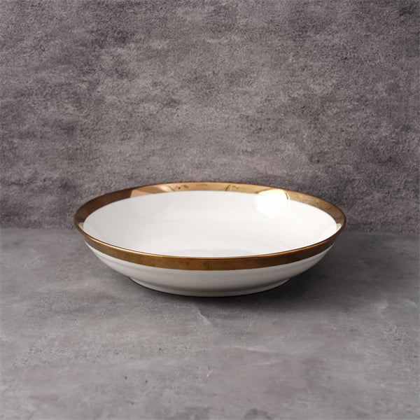 The versatility of porcelain plates in table settings