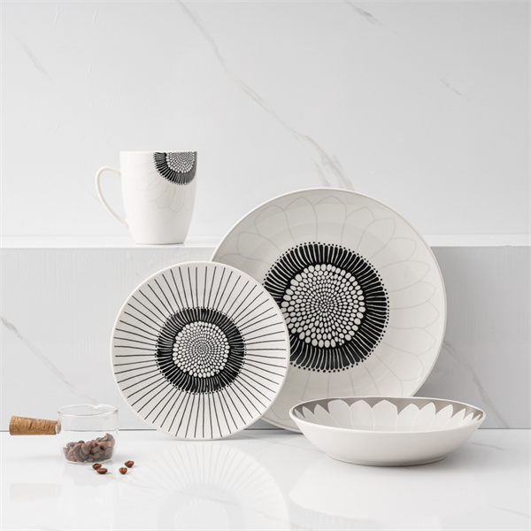 Create beautiful table settings with a luxurious dinner porcelain se