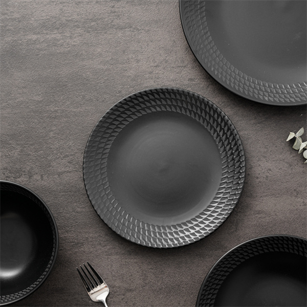 Elevate your dining experience with a stunning black dinner se
