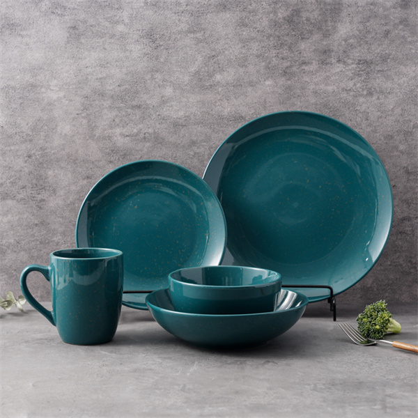 Serve your meals in style with elegant ceramic dinnerware sets.