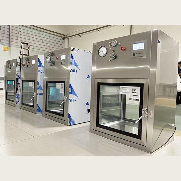 Improving Safety and Contamination Control with Pass Box Dynamic Features