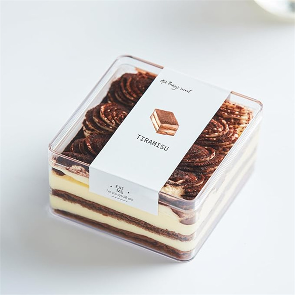 The benefits of using a plastic cake box