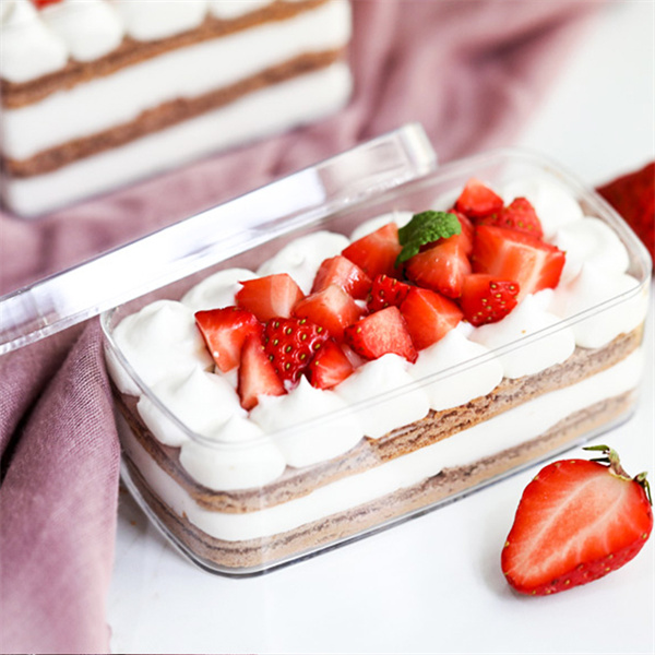 Share the joy of tiramisu with our convenient and delicious dessert box.
