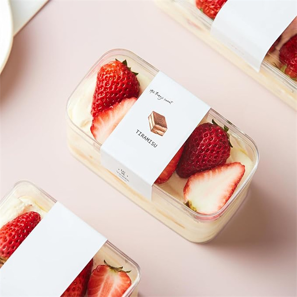 Satisfy your sweet tooth with our irresistible tiramisu dessert box.