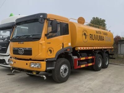 How to Choose the Right Water Tank Truck for Construction Projects