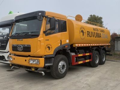 The Importance of a Corrosion-Resistant Tank on a Water Tank Truck