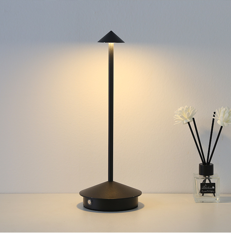 Home Decoration Aluminum Mushroom Night Light Hotel Restaurant Bedside Atmosphere LED Table Lamp manufacture