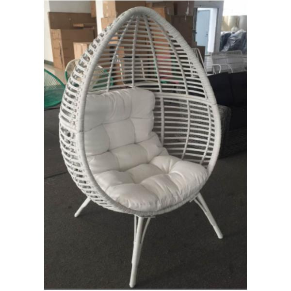 Looge väljaspool olev oasis wicker sofaboga