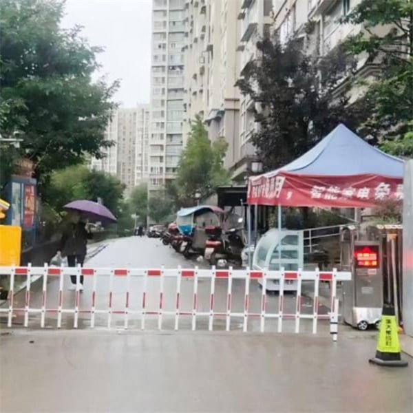 The Role of Road Barriers in Traffic Management and Control