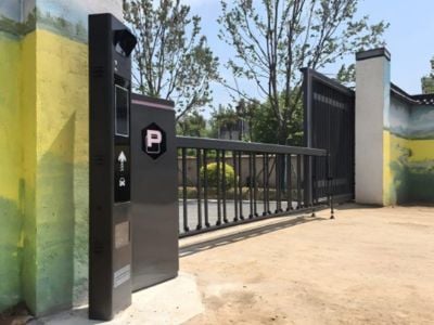 Long Arm Boom Gates: Ideal for Wide Entrances and Special Applications