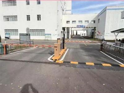 LPR + Advertising Barrier Gate: One System for Vehicle Management and Brand Visibility