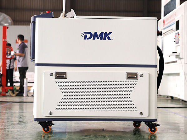 DMK Handheld 2000W CW Laser Etching Cleaning Machine factory