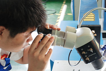 DHH-1000 Fiber Optic Mold Laser Welding Machine details