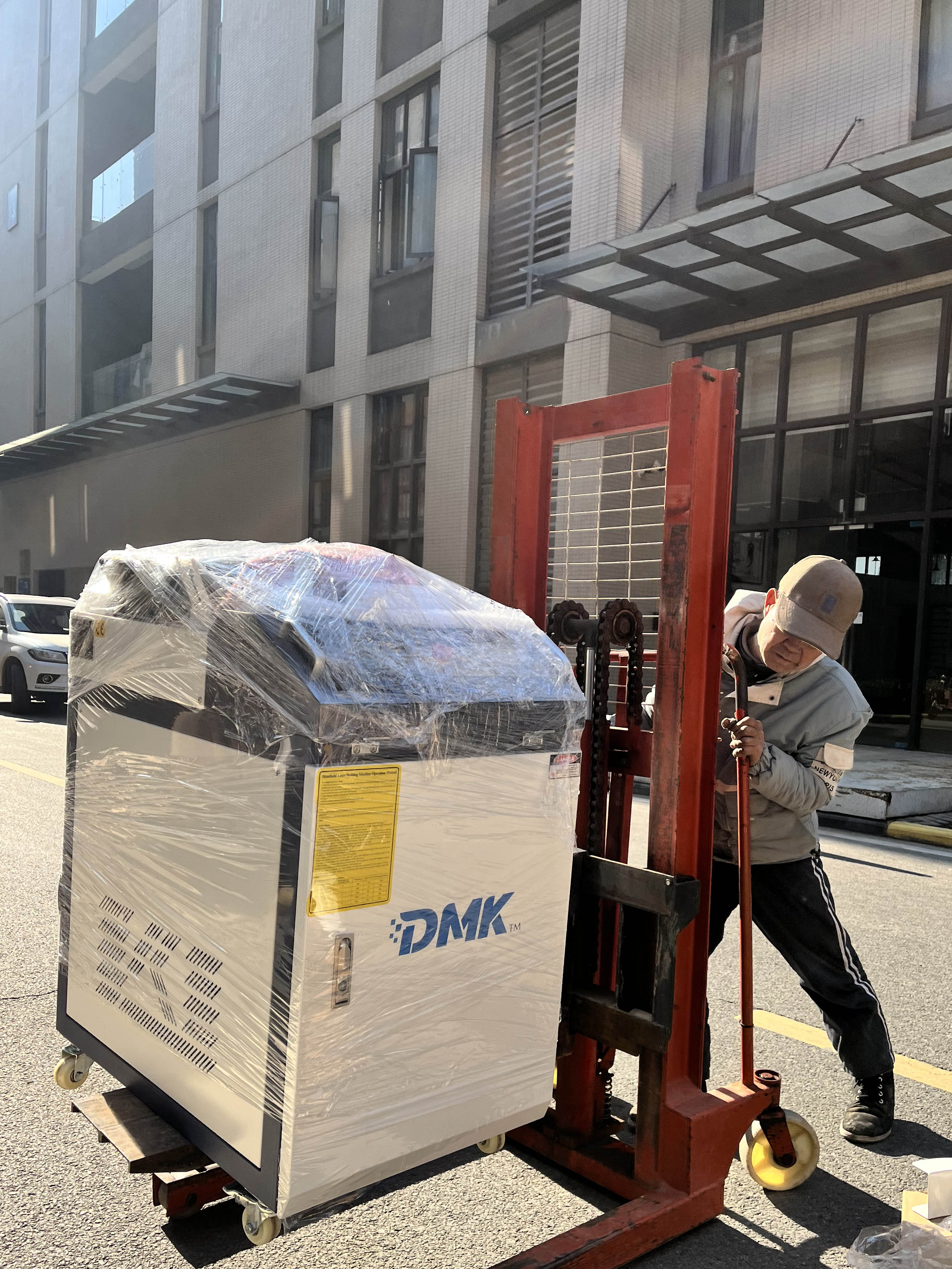 DMK Portable Handheld Fiber Laser Welding Machine manufacture