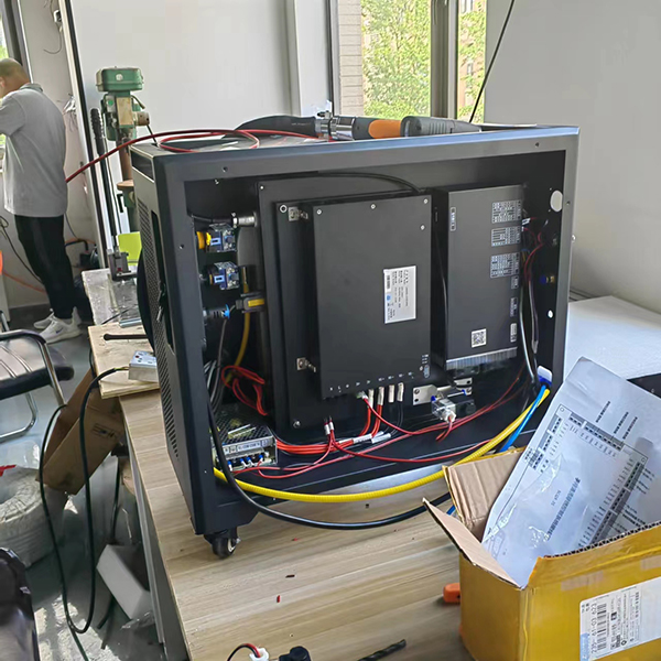 Serviço mais qualidade da máquina de solda a laser de aço