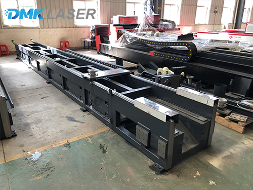 Metal Tube Raycus fiber Laser Cutting Machine 6000W factory