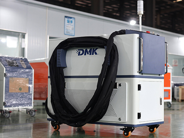 DMK Handheld 3000W CW Laser Texturing Cleaning Machine  details