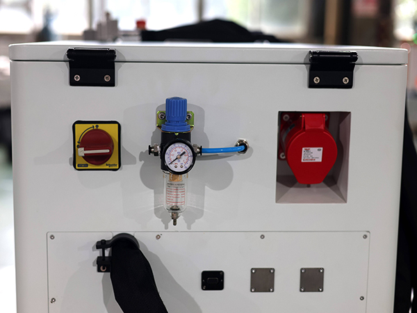 DMK Handheld 3000W CW Laser Texturing Cleaning Machine  factory