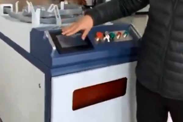 كيفية استخدام ماكينة تنظيف الليزر 1000 واط ~ 2000 واط الجزء الأول