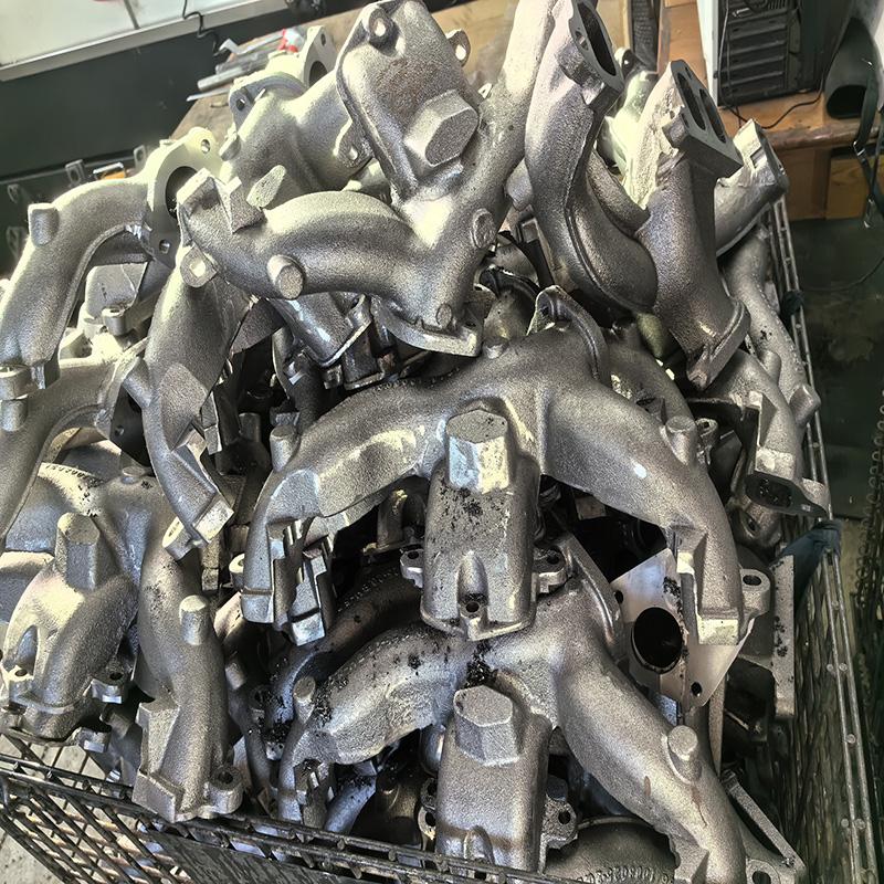 OEM 5.3L 6.0L Driver Side Exhaust Manifold Envoy Ascender Rainier 9-7x SSR Trailblazer EXT details