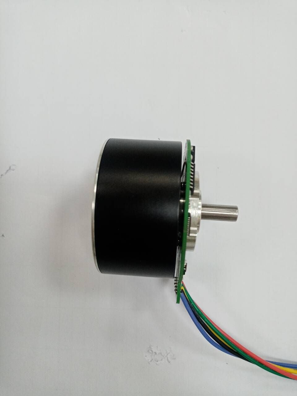 Ullmhú an éifeachtais le 12V DC gan bualadh