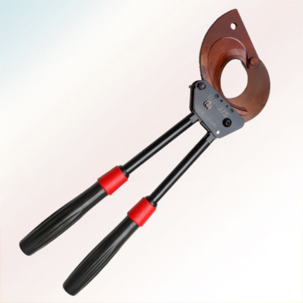 Portable and convenient cable cutting solution with a battery hydraulic cutter