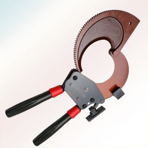 Essential tool for efficient and clean cable cuts