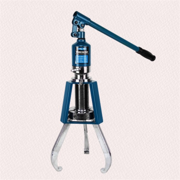 Versatile tool for removing gears in tight spaces