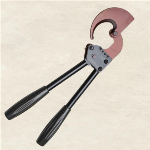 Cut through various cable types and sizes effortlessly with this reliable tool.