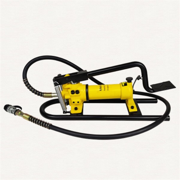 The benefits of using a hydraulic hand pump with gauge for testing and monitoring hydraulic systems.