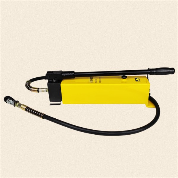 Easy-to-Use Manual Hydraulic Test Pump for Testing Applications