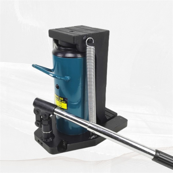 Safely raise and lower loads with the 5 ton hydraulic toe jack
