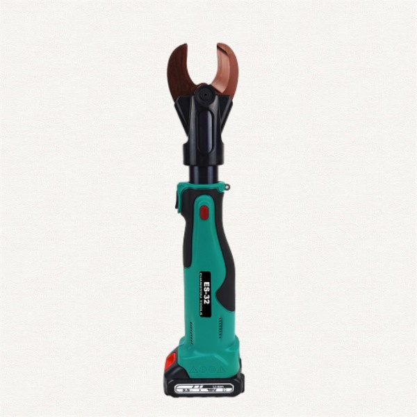 Achieve clean cuts with a hydraulic metal cutter