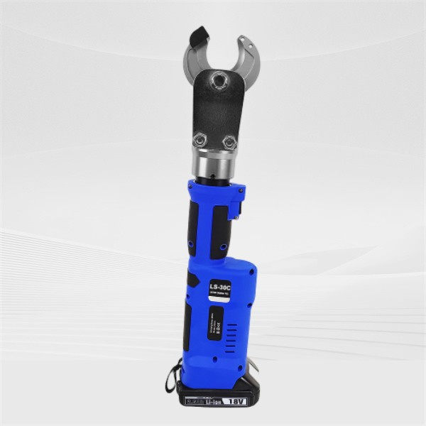 Maximizing productivity with a hydraulic steel cutter