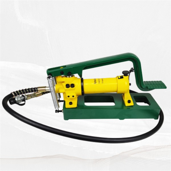 Why a Hydraulic Hand Pump is a Must-Have Tool