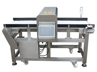 Détecteur de métaux liquides pour les lignes de production de boissons, d'huiles et de sauces