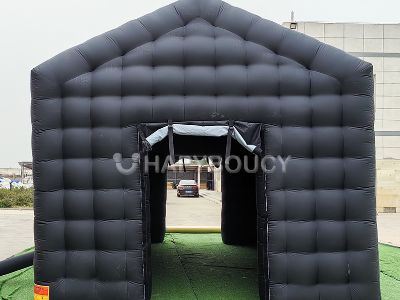 Ako malý skákací hrad zvýši zábavu na rodinnej oslave v záhrade