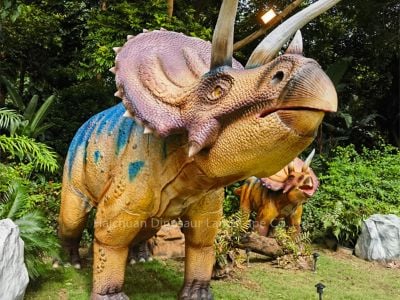 Hur en realistisk dinosauriefigur kan ge liv i din direkta scenframträdande