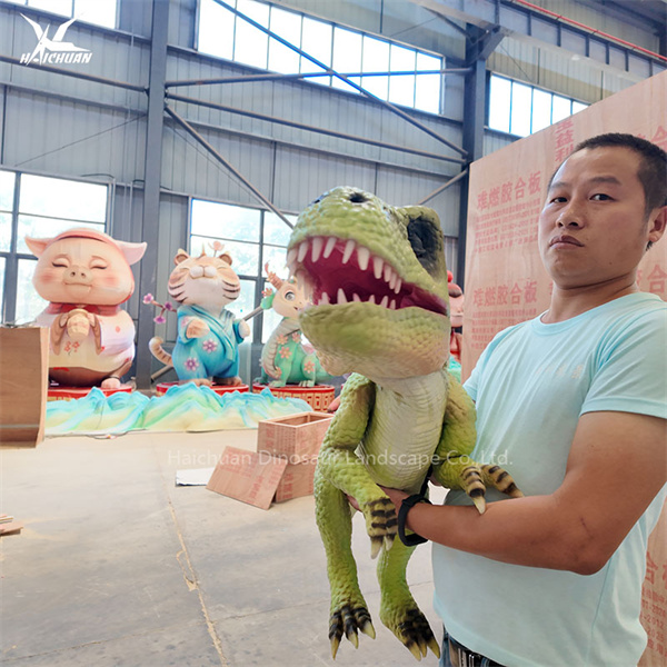 Pabuhayin ang mga dinosauro gamit ang aming mga tunay na hand puppet
