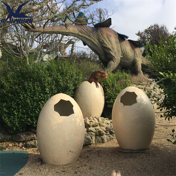 Verte hortum tuum in paradisum praehistoricum cum sculpturis nostrarum dinosaurorum
