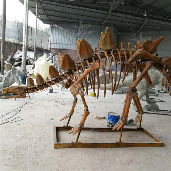 Ustalıqla Qorunmuş və Peşəkar Şəkildə Paketlənmiş Dinazor Skeletləri