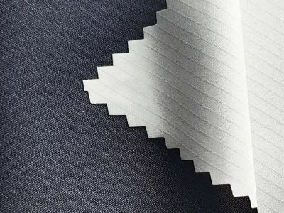 Chất liệu vải bền, thân thiện với môi trường và thoáng khí cho trang phục ngoài trời