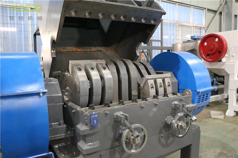 Waste Plastic PET HDPE Bottle Crusher/Wet Crushing Machine supplier