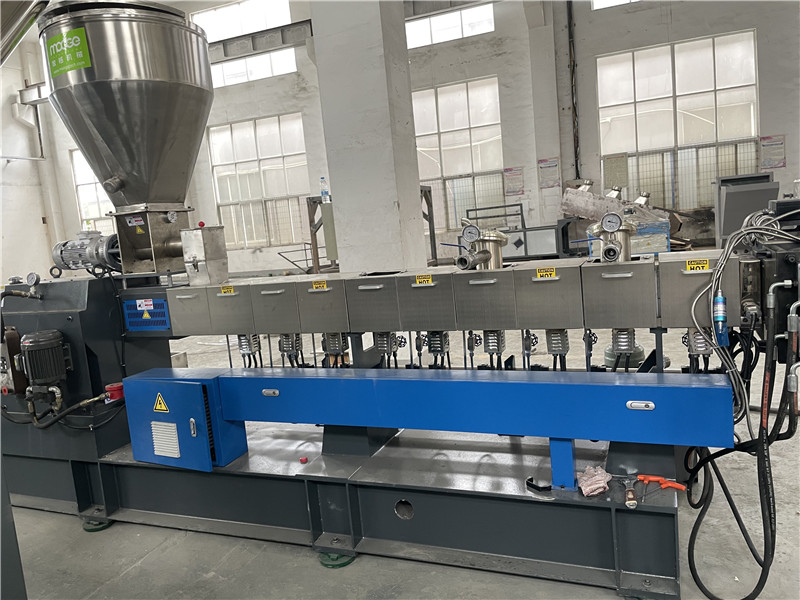PP PE Pet Plastic Pelletizing Machine / Waste Plastic Recycling Machine / Plastic Granulators supplier